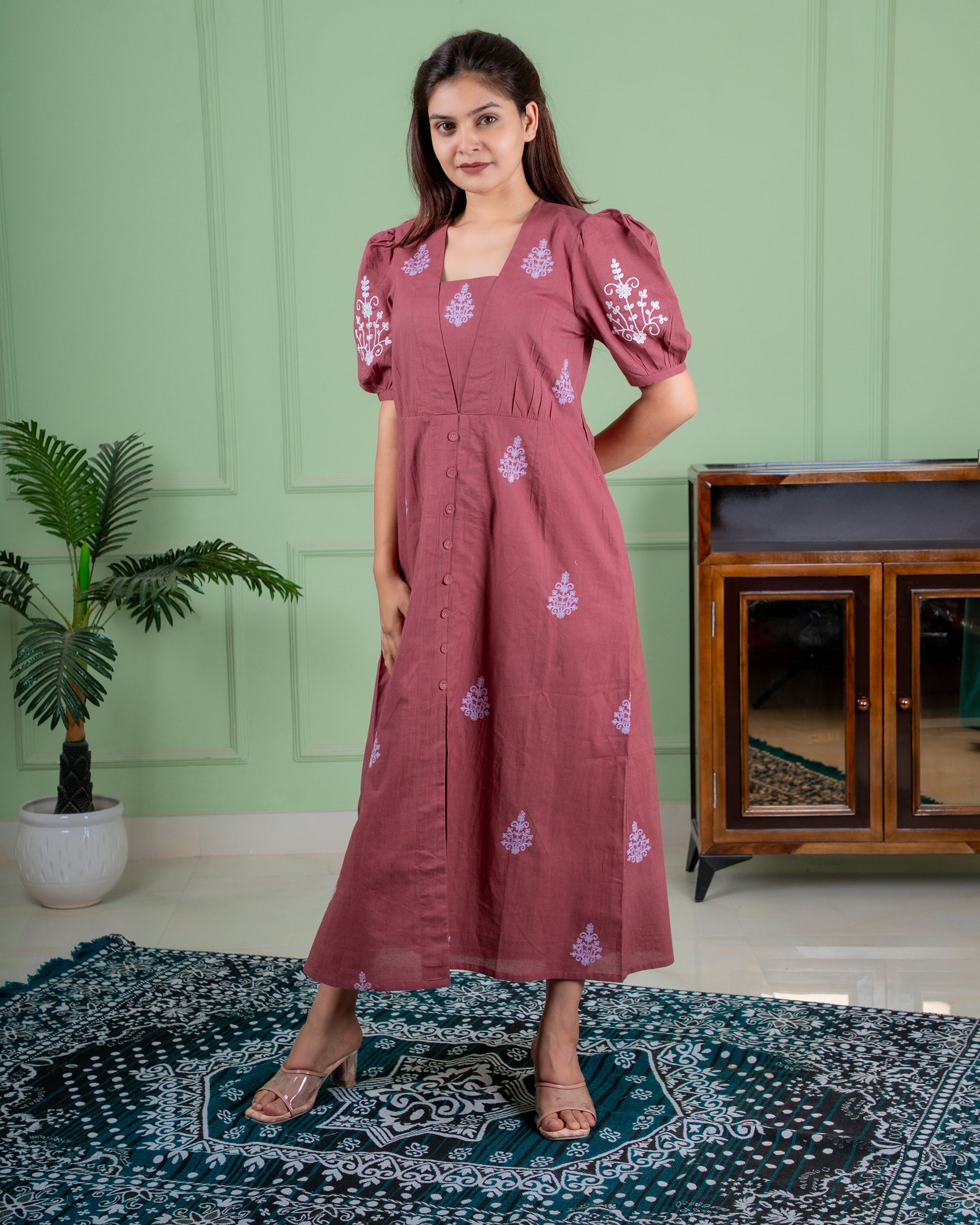 Embroidered cotton outfit crafted by artisans with fine detailing. Soft, breathable, and perfect for adding elegance to your conscious wardrobe.