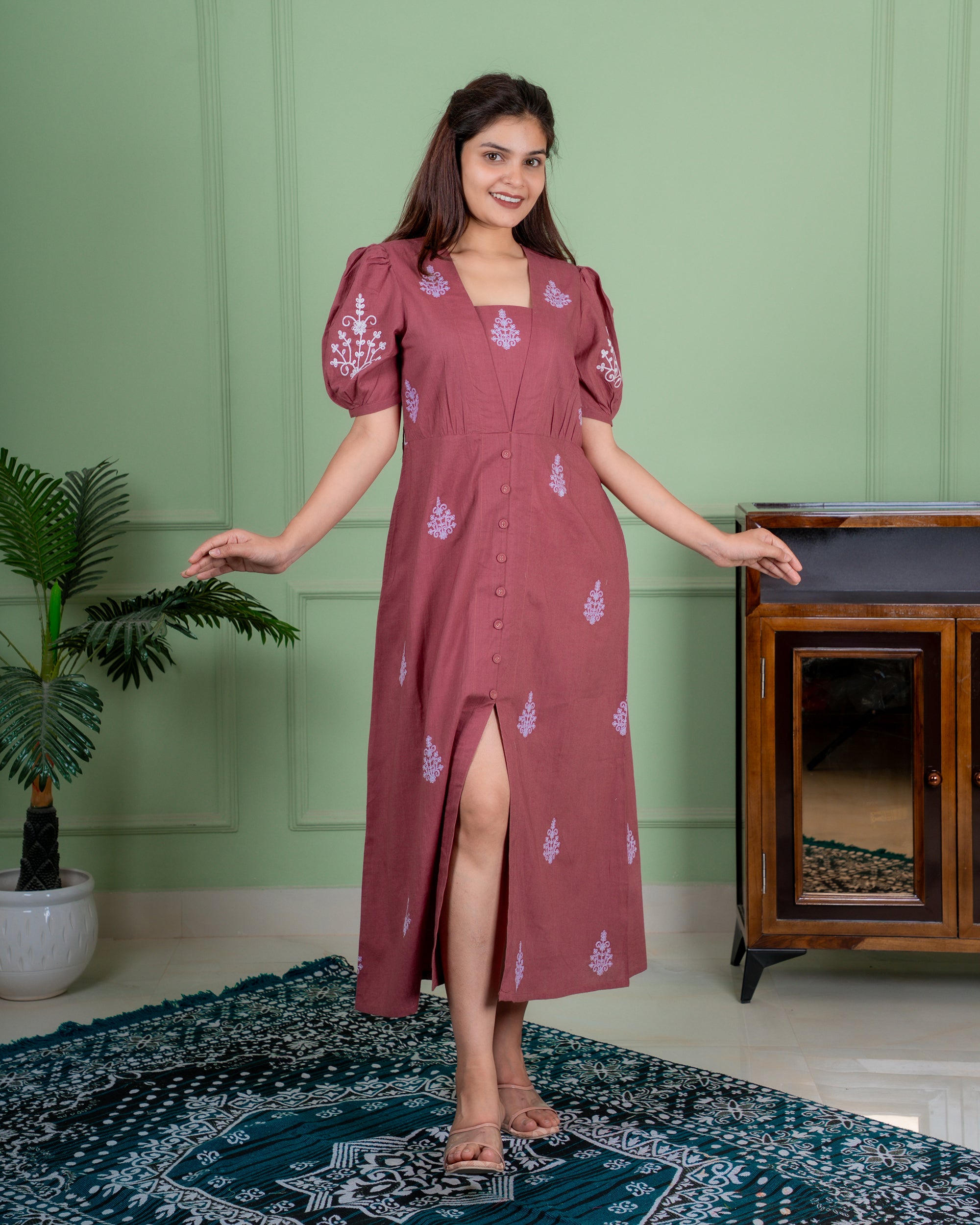 Embroidered cotton outfit crafted by artisans with fine detailing. Soft, breathable, and perfect for adding elegance to your conscious wardrobe.