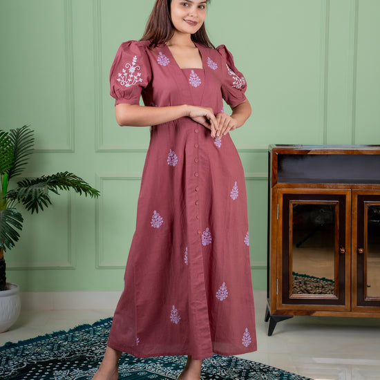 Embroidered cotton outfit crafted by artisans with fine detailing. Soft, breathable, and perfect for adding elegance to your conscious wardrobe.