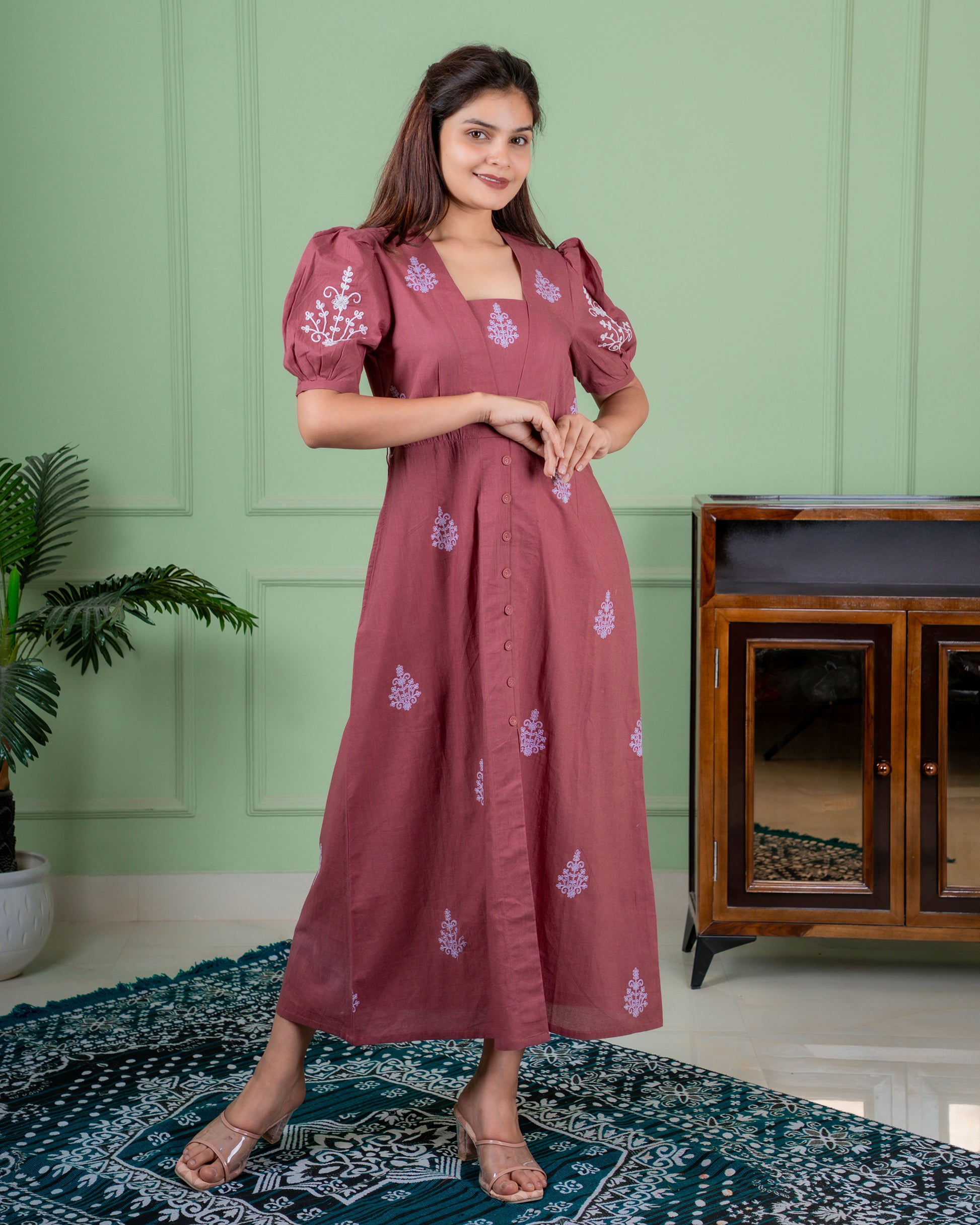 Embroidered cotton outfit crafted by artisans with fine detailing. Soft, breathable, and perfect for adding elegance to your conscious wardrobe.